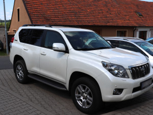 Daňoví podvodníci si díky falešným fakturám přišli na 12 milionů, policie zadržela osm lidí