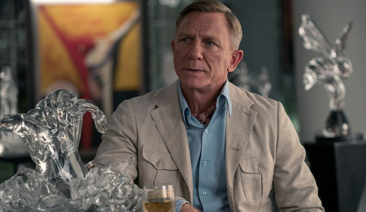 V Kavárně Pošta ve světové premiéře uvidíte filmové sklo z hitu Glass Onion