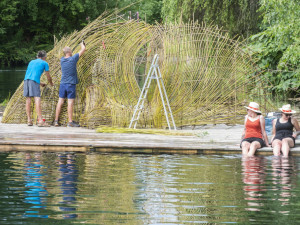 Tajemná hlava plující po hladině zatopeného slavného lomu už má i své jméno. Představujeme vám Snílka