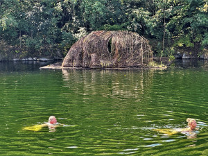 Tajemná hlava plující po hladině zatopeného slavného lomu už má i své jméno. Představujeme vám Snílka