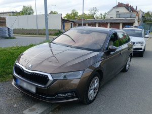 Mnozí řidiči nechají otevřené dveře nebo okna svých automobilů a odejdou