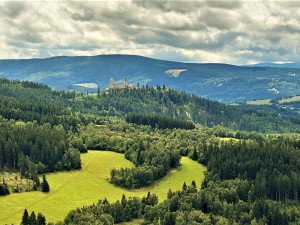 Šumavský hrad Kašperk měl dostat darem Adolf Hitler, ten ale slavnou zříceninu odmítl