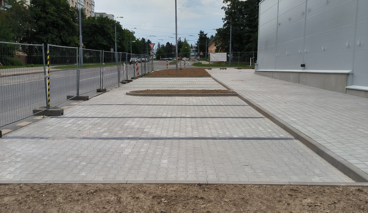 Motoristé na velmi exponovaném sídlišti dostali předčasně k užívání 21 nových parkovacích míst
