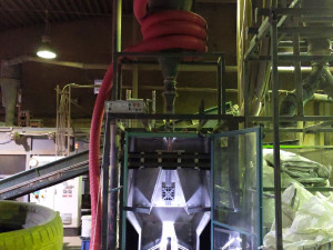 Pohled do vysokonapěťové komory průmyslového prototypu separátoru