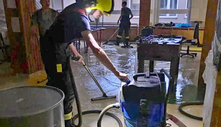 Silná bouřka před 14 dny vyplavila značnou část 4.ZŠ