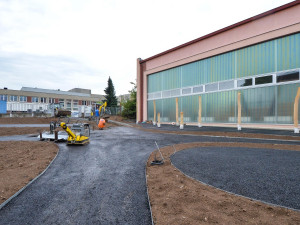 Letní prázdniny využilo město Plzeň k zahájení oprav a na přístavby svých škol za desítky milionů korun