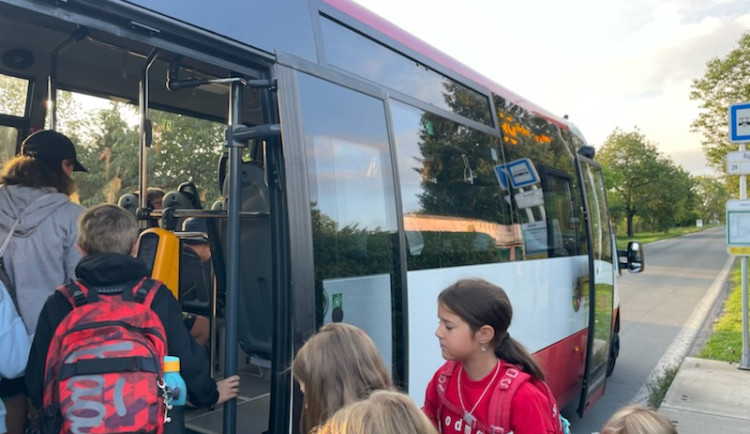 Do původně zahrádkářské kolonie Výsluní zůstanou posílené dopolední spoje, večerní se neosvědčily