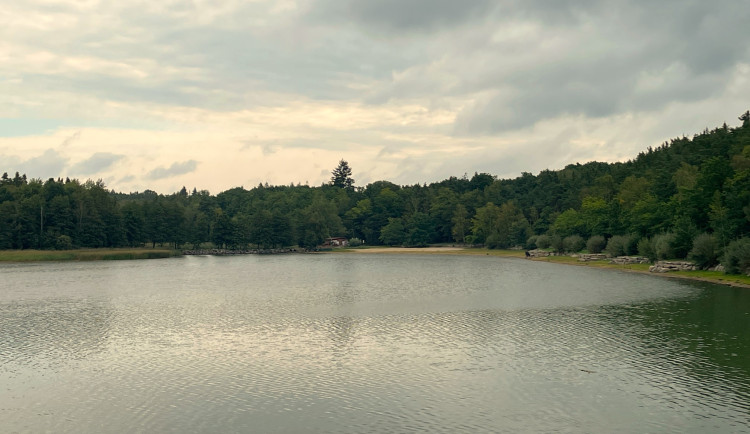 Stavba nového občerstvení u populárního Boleváku omezí až do konce listopadu pohyb pěších i cyklistů
