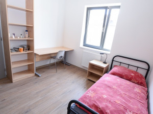 Centrum služeb pro bezdomovce za 120 milionů už pomáhá potřebným, podle odhadů žije v Plzni 400 lidí bez domova