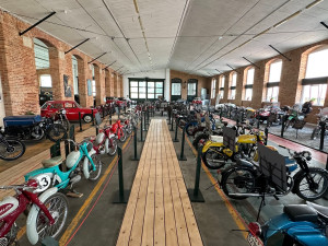 Těsně před dokončením je nové muzeum Depo Moto Art. V expozici už teď parkují limuzíny prezidentů Masaryka a Beneše i další skvosty