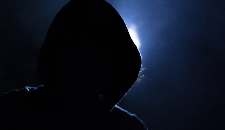 Zakuklenci unesli muže. Po jejich stopách vyrazili policisté. Vyklubala se z toho předsvatební legrácka