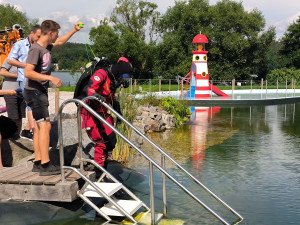 Jezírko ve Škodalandu ukončilo koupací sezónu, voda je zelená