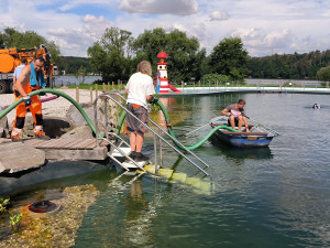 Jezírko ve Škodalandu ukončilo koupací sezónu, voda je zelená