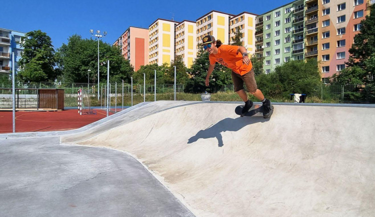 Na sídlišti vyrostl první skatepark, nahradil nevyužívaná volejbalová hřiště
