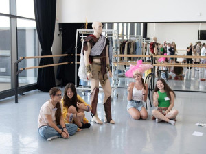 Školáci prošli Divadelní bránou, interaktivní projekt chce k divadlu nalákat mladé lidi