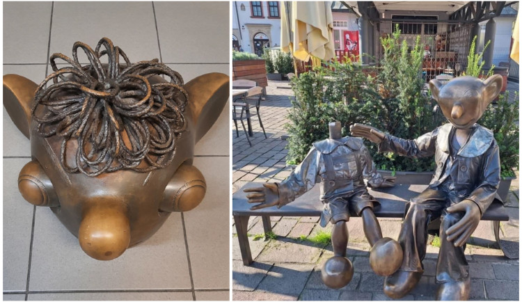 Vandal urval hlavu bronzové soše Hurvínka na náměstí Republiky, policie po pachateli intenzivně pátrá