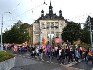 LGBTQIA+ duhový průvod opět projde centrem Plzně, pochodu hrdosti se každoročně účastní stovky lidí