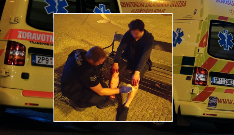 Ochmelkovi se zamotaly nohy, upadl a rozsekl si bradu. Druhý násoska nadýchal skoro pět promile