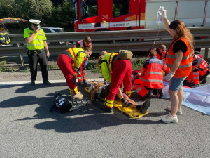 Nehoda obytného vozu zastavila provoz na dálnici D5 ve směru na Rozvadov