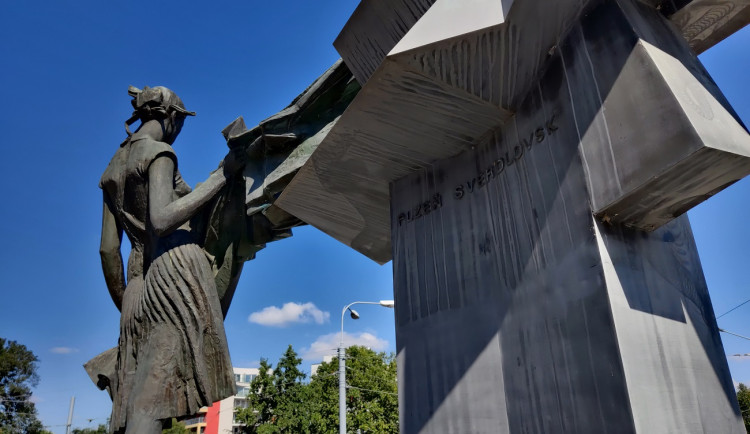 Odstranit, upravit, nebo nechat být? Město znovu řeší, co pomníkem československo-sovětského přátelství