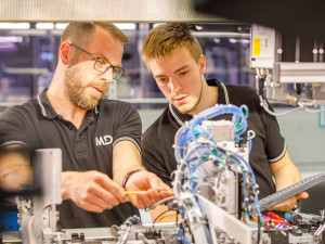 MD Elektronik, světový lídr pro přenos dat v autech. Společnost se specializuje na automatizaci a inovace