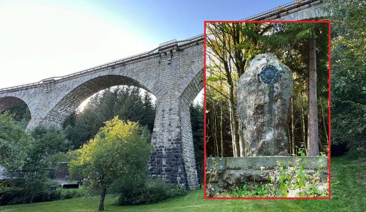 Poblíž železničního viaduktu u Reisachmühle je památník připomínající ztroskotání francouzského balonu