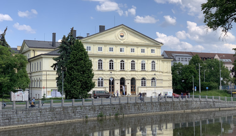 Blíží se demolice části Slavie. Stroje srovnají se zemí strop nad hlavním sálem