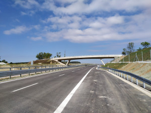 Řidiči se už prohánějí po novém úseku silnice I/27 ve směru na Klatovy. Cestu z Plzně do Přeštic zrychlí o čtyři minuty