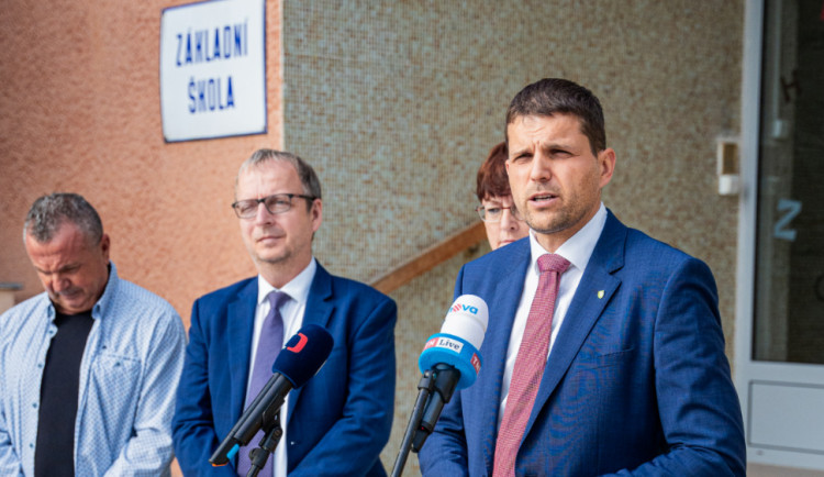 Ministr životního prostředí Petr Hladík (KDU-ČSL) při své pondělní návštěvě v Plzeňském kraji