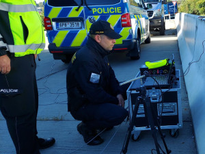 Policisté hledali nelegální migranty na dálnici u německých hranic