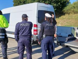 Policisté hledali nelegální migranty na dálnici u německých hranic