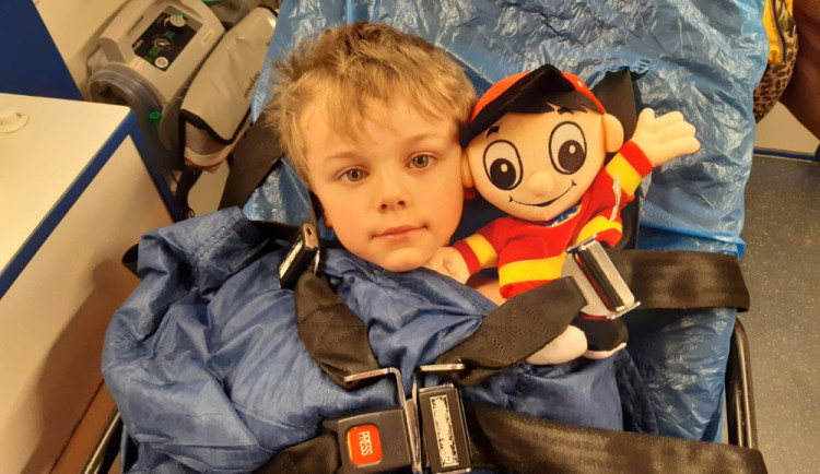 Plyšový maňásek pomáhá dětským pacientům, foto: Nadační fond Kryštůfek