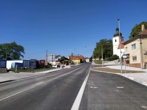 Pro letošní rok končí práce na opravě hlavní trasy silnice I/19 v Nezvěsticích, provoz se tam vrací do normálu