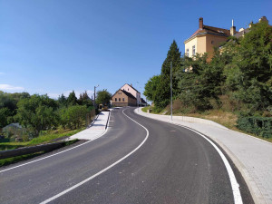 Pro letošní rok končí práce na opravě hlavní trasy silnice I/19 v Nezvěsticích, provoz se tam vrací do normálu