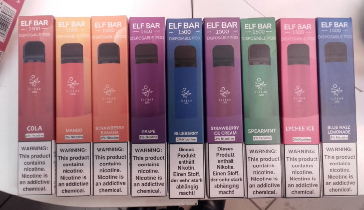 Pochybných jednorázových elektronických cigaret bylo při kontrolách v Česku více než čtyřicet procent