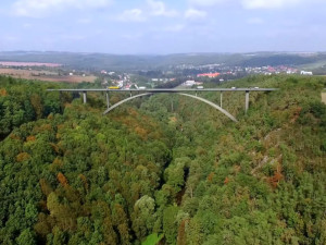 ŘSD vyhlásí soutěž na stavbu obchvatu Plas s nevyšším mostem v ČR, povede 87 metrů nad hladinou řeky Střely