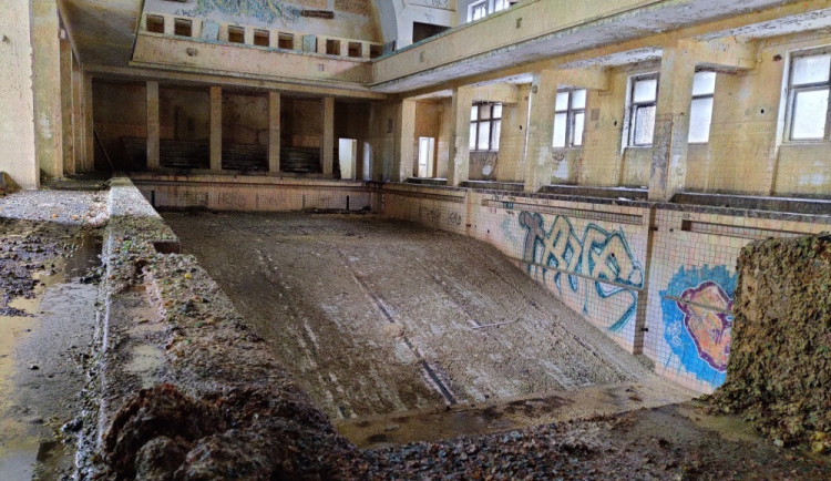 Kraj už má k dispozici studii rekonstrukce chátrajících městských lázní. O nákladech se tam nepíše