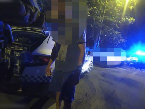 VIDEO: Všímavý řidič pomohl dopadnout ochmelku za volantem, pronásledoval ho a navigoval policisty