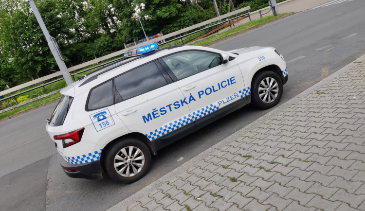 Se strážníky se mohou lidé nově spojit přes videohovor přímo z místa události