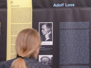 Příběh geniálního architekta Adolfa Loose a jeho plzeňskou tvorbu představuje výstava, která obletěla svět