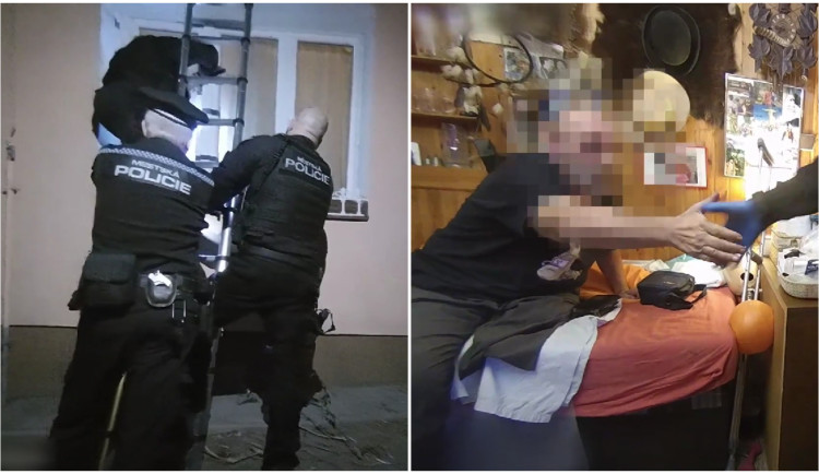 Invalida bez nohy upadl doma na zem a bez pomoci nedokázal vstát. Do uzamčeného bytu šli strážníci oknem