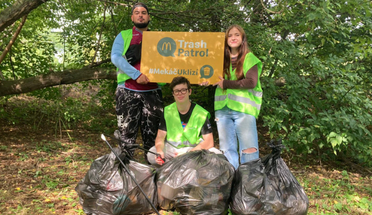 size4-16962518500869-2-trash-patrols-z-mcdonalds-bojuji-proti-odpadkum