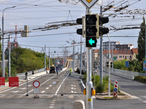 Končí ostře sledovaná oprava mostu Milénia. Doprava se na kapacitně nejvytíženější most vrátí 6. října