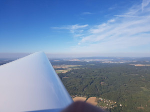 Nebe nad Letkovem ovládli letečtí akrobaté a připomněli, že Plzeň a její okolí patří ke kolébkám létání v českých zemích