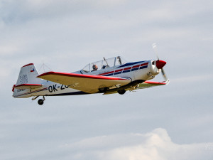Nebe nad Letkovem ovládli letečtí akrobaté a připomněli, že Plzeň a její okolí patří ke kolébkám létání v českých zemích