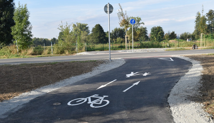 Cyklistům i pěším už slouží nová část trasy greenway Mže mezi ulicemi Pod Vinicemi a Radčická za 4,3 milionu