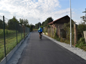Cyklistům i pěším už slouží nová část trasy greenway Mže mezi ulicemi Pod Vinicemi a Radčická za 4,3 milionu