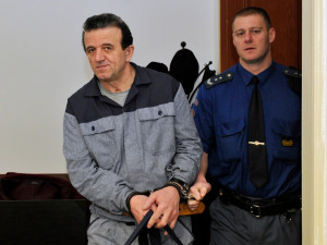 Odsouzený srbský vrah českého policisty dostane od našeho státu odškodnění za dřívější policejní zásah, při kterém schytal 14 kulek
