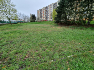 Zanedbaný prostor na nejlidnatějším obvodu se promění. Přibude zeleň i herní prvky pro děti