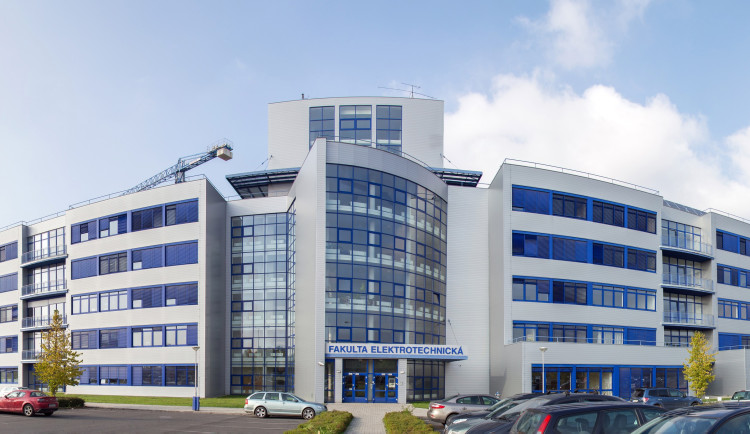 Západočeská univerzita získala jako jedna z mála ve světě certifikaci Mezinárodní agentury pro atomovou energii